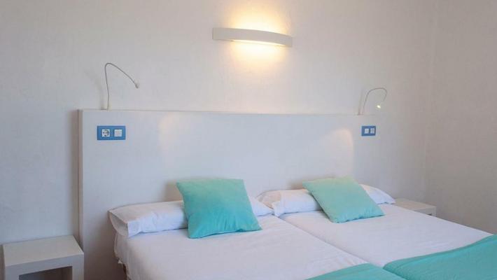 SUPERIOR DOUBLE ROOM WITH SIDE SEA VIEW Baluma Porto Petro Hotel SUPERIOR DOUBLE ROOM WITH SIDE SEA VIEW Baluma Porto Petro Hotel